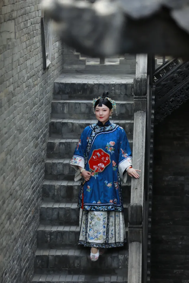 補一個晉商少奶奶in太原古縣城