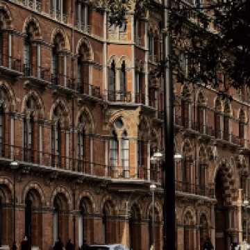 ๐ฌ๐ง๋ฐ๋ 2023, ํด๋์๊ณผ ๋ชจ๋์ ์๊ฐ์ ๊ฑท๋ค ๐๏ธ