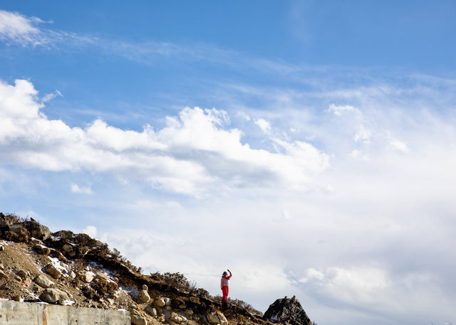 雪山之眸：野馬海子與貢嘎山系的冬日對話