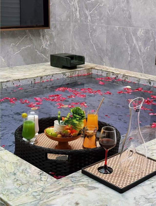 紅酒私湯唐山情侶約會已經next level了