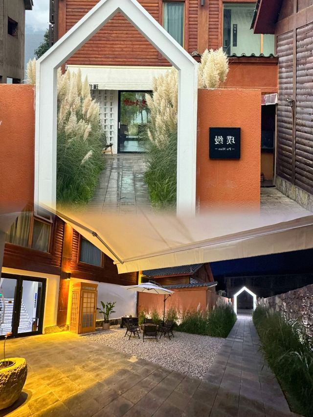 瀘沽湖避世美宿！璞蔓把湖景搬進房間的治癒之旅