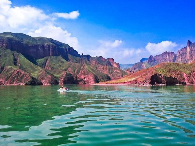 【藏在青海的“淨土”——黃南藏族自治州！一場心靈洗禮與絕美風光的終極體驗等你來探索！】  嘿，熱