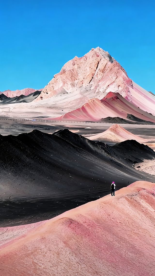 快看！太絕了！黑山與粉山的融合體！