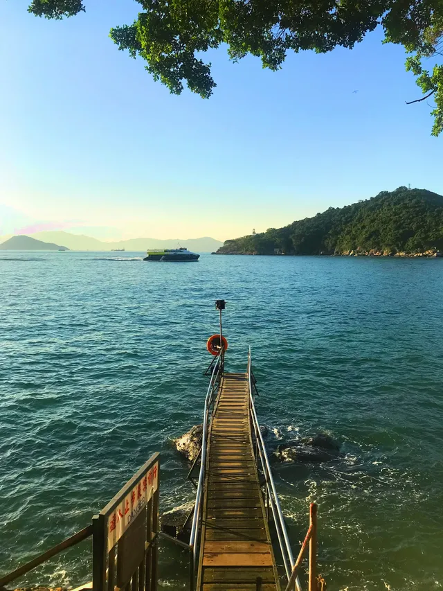 一人行~香港堅尼地城之西環泳棚 一人行~香港堅尼地城之西環泳棚
