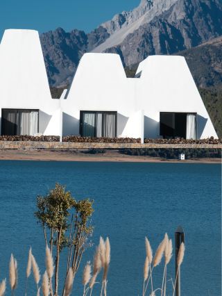 옥룡설산 곁의 은둔 호텔