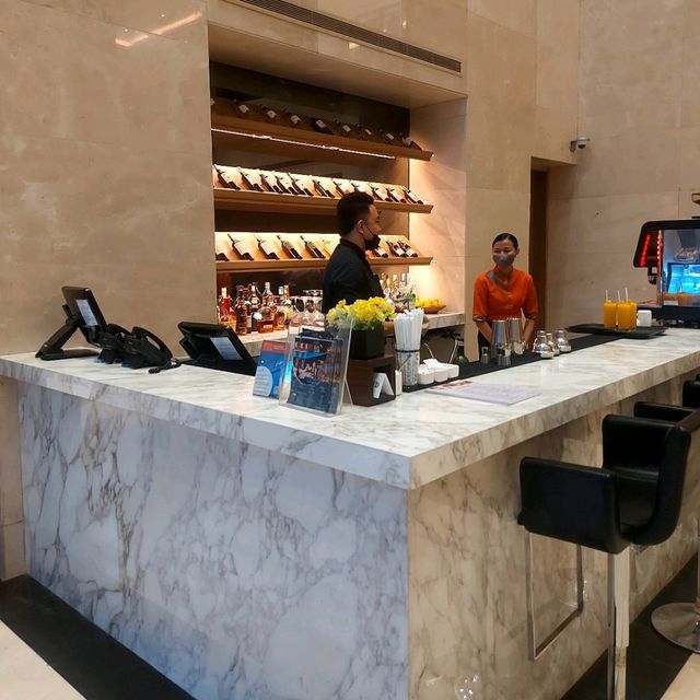 Lobby Lounging: Acacia Cafe