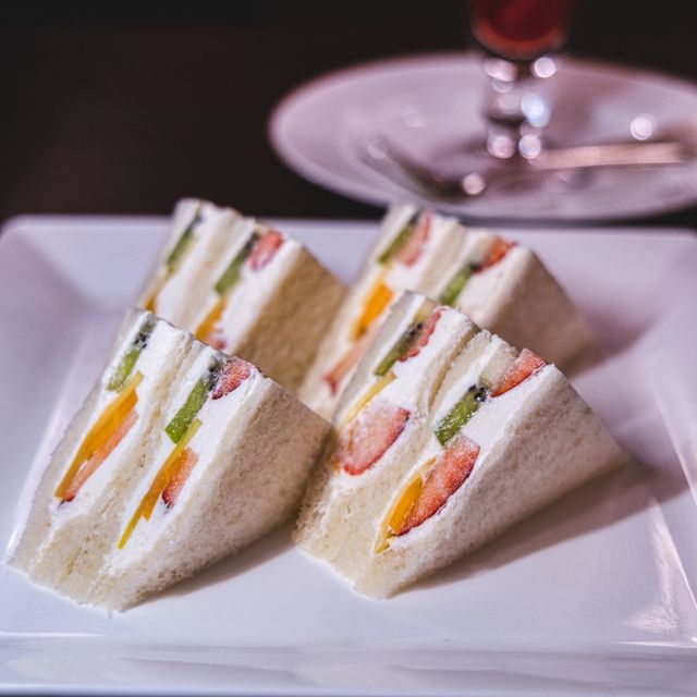 【東京美食】千疋屋總本店 - 品嚐歷史悠久的水果甜點，探索日本果物文化 | 日本橋旅遊景點 | 甜點控 | 水果美食