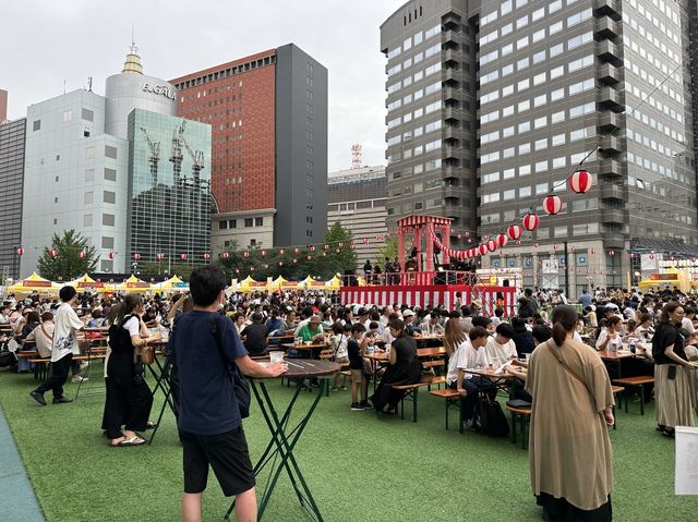 福岡・天神。『天神夏祭り』が8月6日まで開催中。福岡市役所西側に広がる『ふれあい広場』 