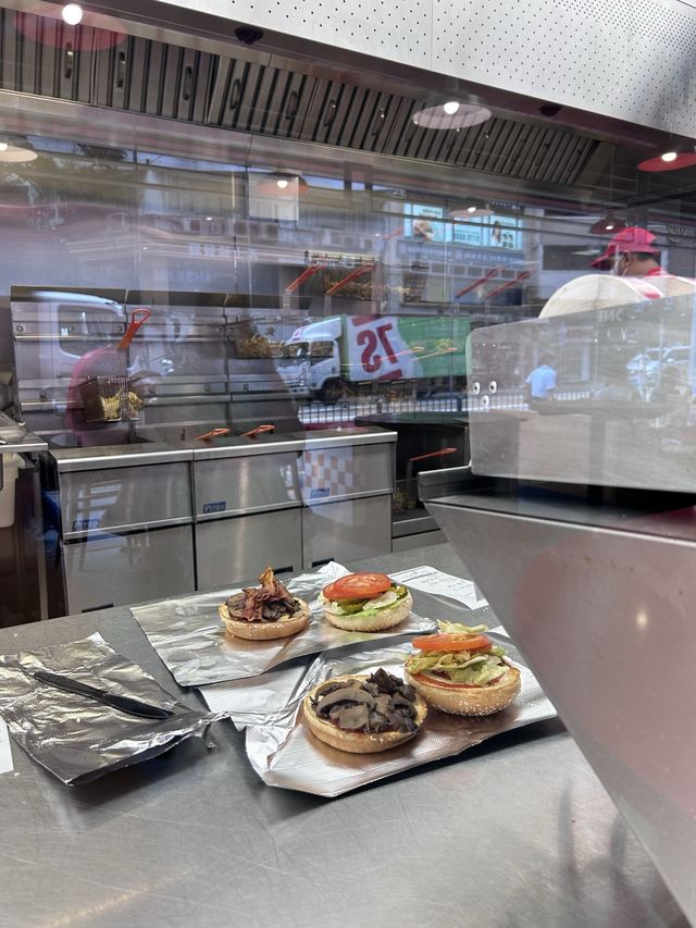 ［香港］ FIVE GUYS🇭🇰｜香港必吃美國連鎖速食店 漢堡超juicy🤤 