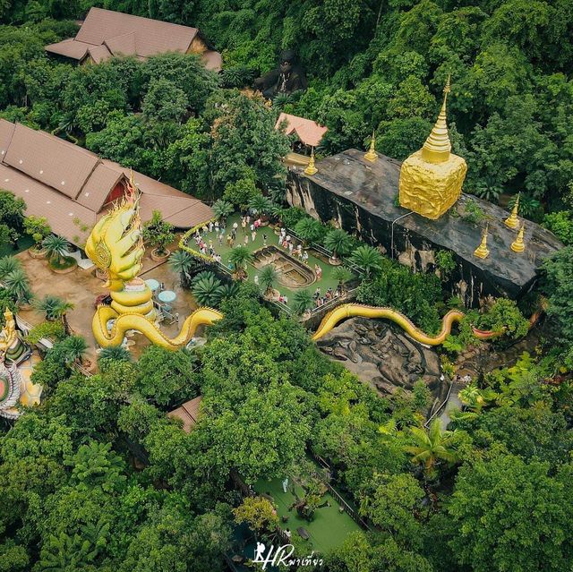 วัดถ้ำผาแด่น จ.สกลนคร