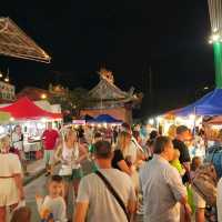 ตลาดสดบ้านส้าน อาหารถูกและอร่อย