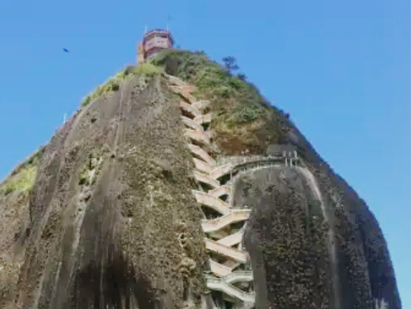 擁有千島湖美景瓜塔佩巨岩