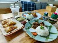 พาน้องหมามาหายใจทิ้งที่คาเฟ่นี้กัน  อยู่อัมพวานี้เอง