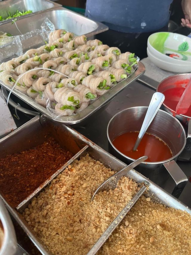 เกี๊ยวปลา ของอร่อยของเมืองสุราษฏร์📍