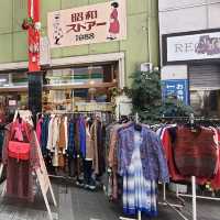 充滿日式古著店區的仁王門通商店街
