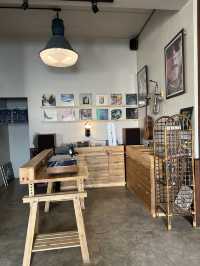 233 Poshtel คาเฟ่ บาร์ และที่พัก