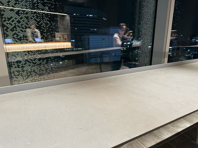 新宿・歌舞伎町。劇場内カフェ＆バー『Za Bar』(東急歌舞伎町タワー)