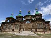 128년 된 목조 성당인 Holy Trinity Cathedral. 