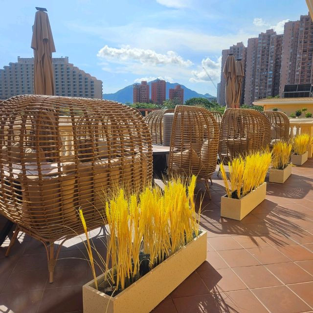 充滿異國風情嘅黄金海岸商場