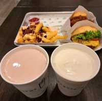 Shake Shack🍔漢堡包餡料豐富🍟厚脆薯條🥤奶昔💕太美味了✨
