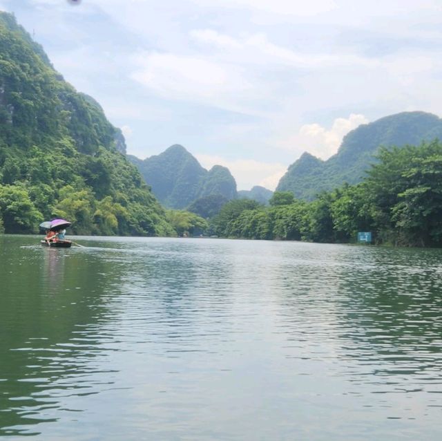 Trang An memorable boat trip