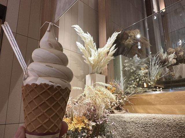 北海道・札幌。『丸美珈琲店 MARUMI COFFEE STAND』のスペシャリティコーヒーソフト