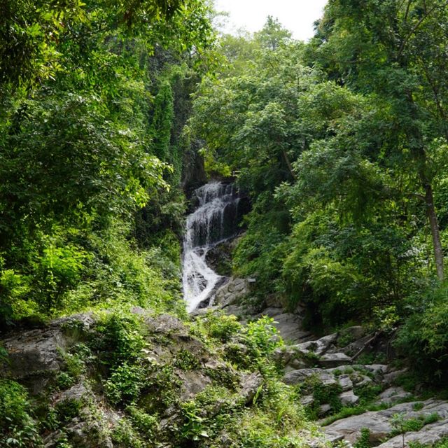 Huai Kaeo Waterfall 