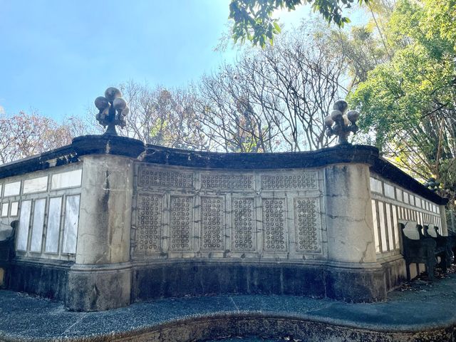一代士紳吳鸞旂墓園