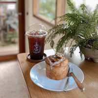 Caterpillar cafe