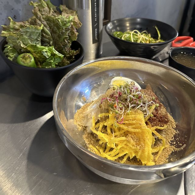 《韓国/ソウル》 炭火で焼く絶品サムギョプサル✨