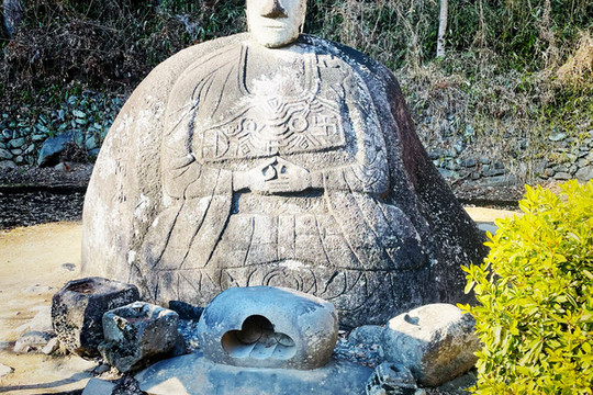 長野県/下諏訪 岡本太郎さんも絶賛した”万治の石仏”】 | Trip.com 下諏訪町