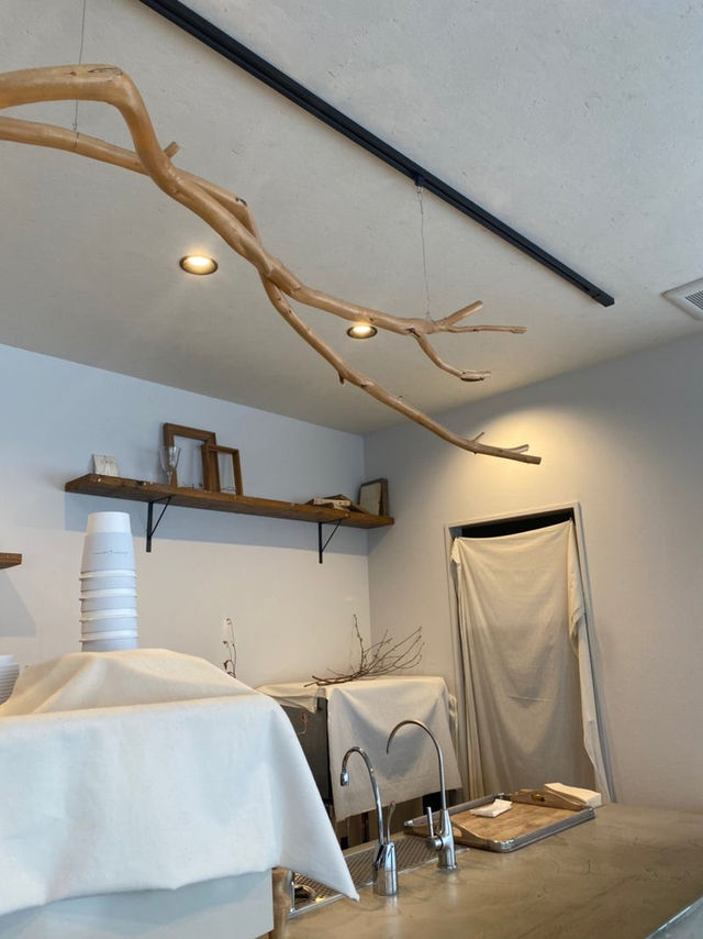 【福岡カフェ】無機質と木の優しさが融合するカフェ