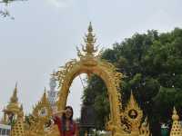 เที่ยววัดดังเชียงราย วัดร่องขุ่น