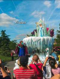 Watch the Parade at Disneyland Paris 🐭🏰🇫🇷
