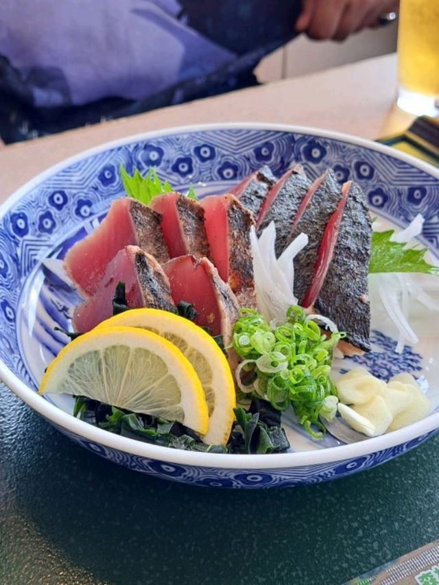 【高知県土佐清水市：足摺黒潮市場】新鮮な鰹のタタキと絶品宗田節のっけ丼!!
