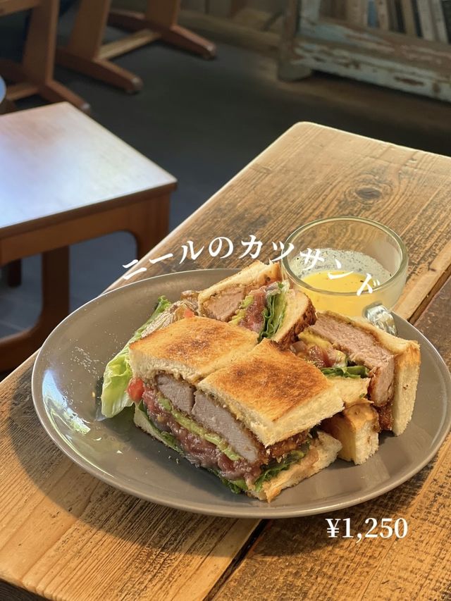 【保存必須！】どこを切り取っても映える！アートも楽しめるカフェneel🖼