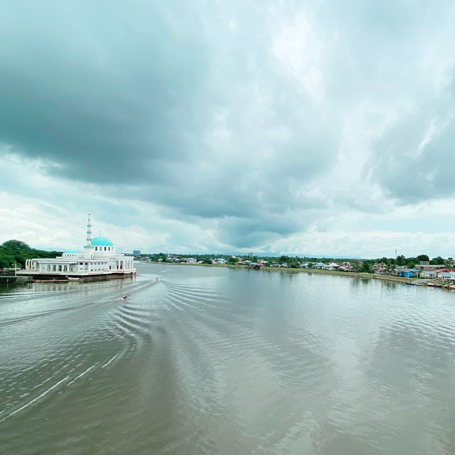 Discovering Kuching's Waterfront: Mosque, Bridge, and Tua Pek Kong Temple