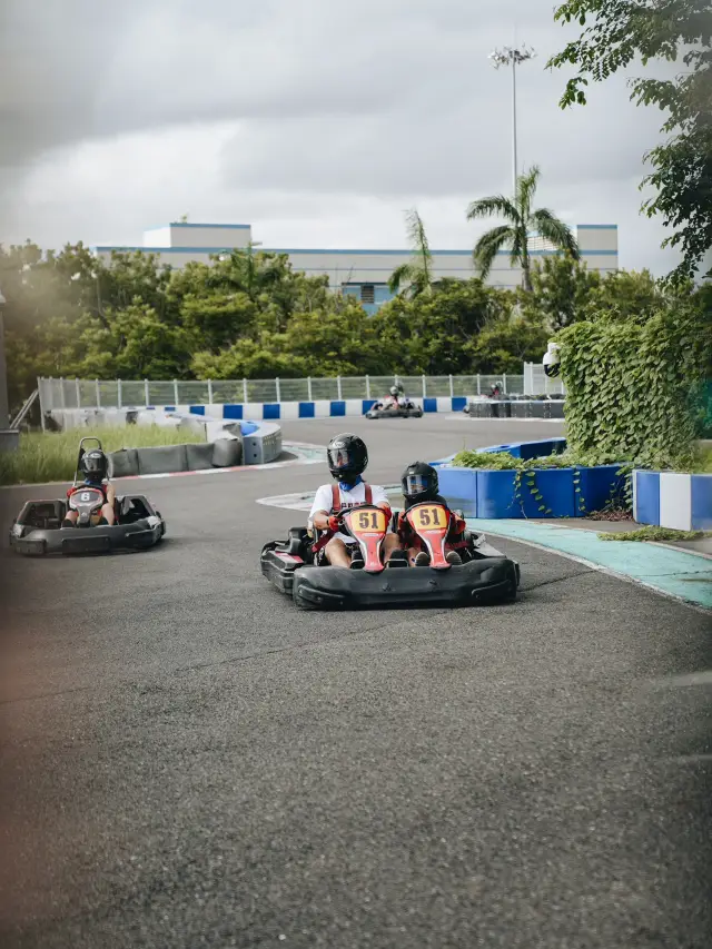 高雄 鈴鹿賽道樂園 海外授權賽車場 迷你賽道 豐富遊樂設施!