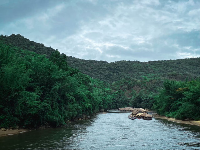 รีวิว River Kwai Jungle Rafts 🌳 (ธรรมชาติสวยงาม) 