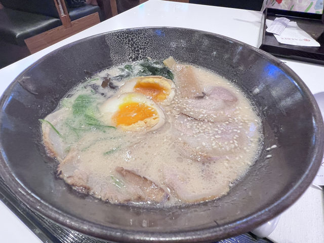 เติมพลังร้อนๆ กับ Hakata Ramen