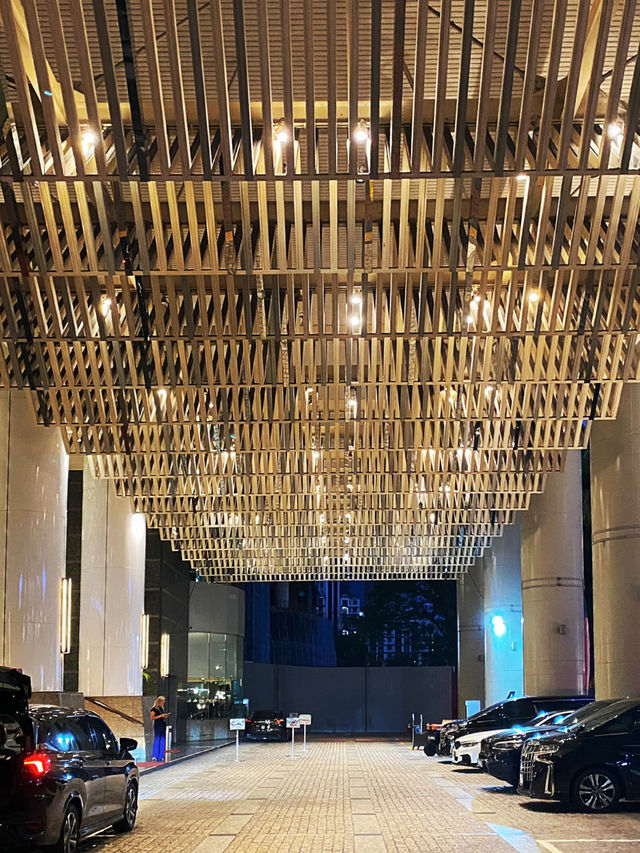 Pull the man to the hotel 🦩🦩
