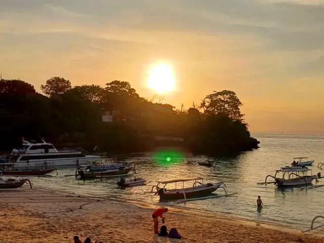 蘑菇海灘🏖️:觀看日落美景，適合浮潛，藍夢島的靈魂所在