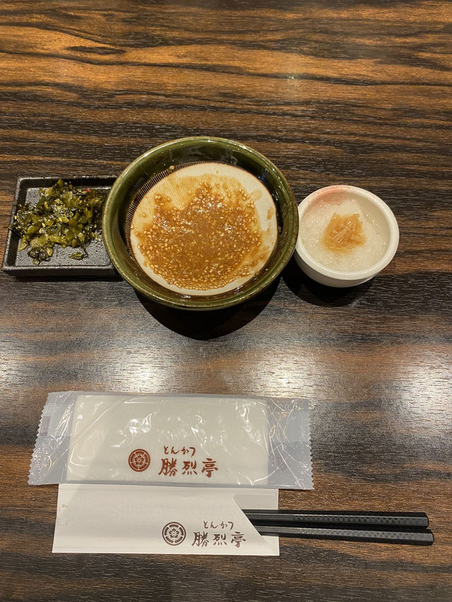 超好吃的黑白炸豬排《勝烈亭》