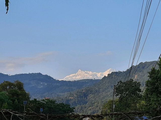 「博卡拉費瓦湖畔街道雪山🏔️魚尾峰美景，見到就會好運降臨」