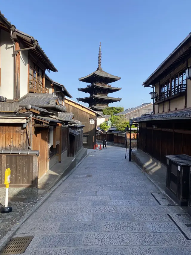 Kyoto at 06:30 AM on the path to Kiyomizu-dera.