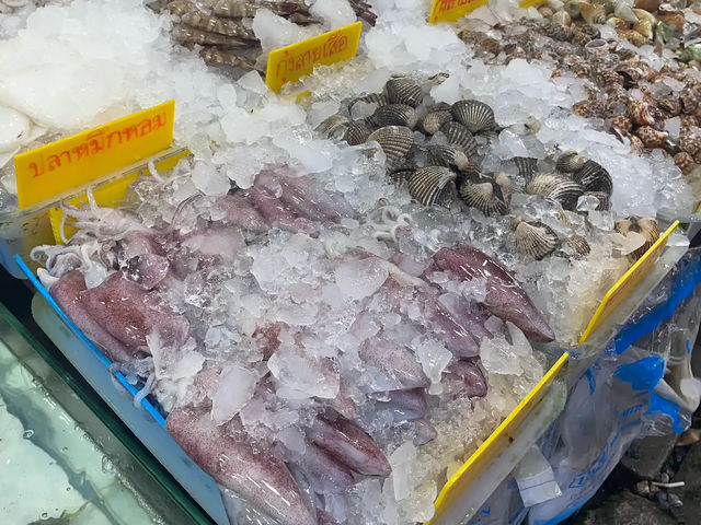 ตลาดทะเลสดหาดราไวย์ จ.ภูเก็ต