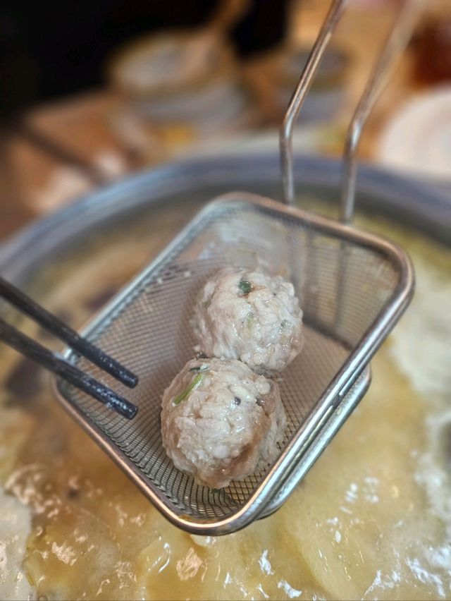 最特別有點心火鍋店