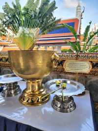 กราบพระแก้วมรกตที่วัดพระแก้ว