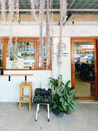 Little World Cafe ~ คาเฟ่เล็กๆ ที่เค้กอร่อย