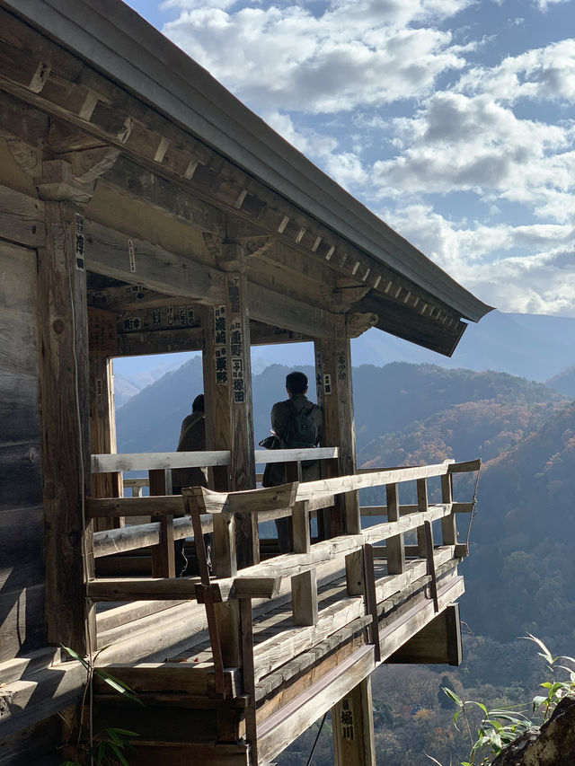 【東北×山形】東北の紅葉🍁名所  岩肌と奇石 紅葉🍁のコントラストが素晴らしい